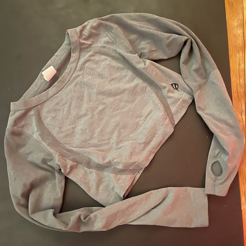 Ptula long sleeved crop top with thumb holes